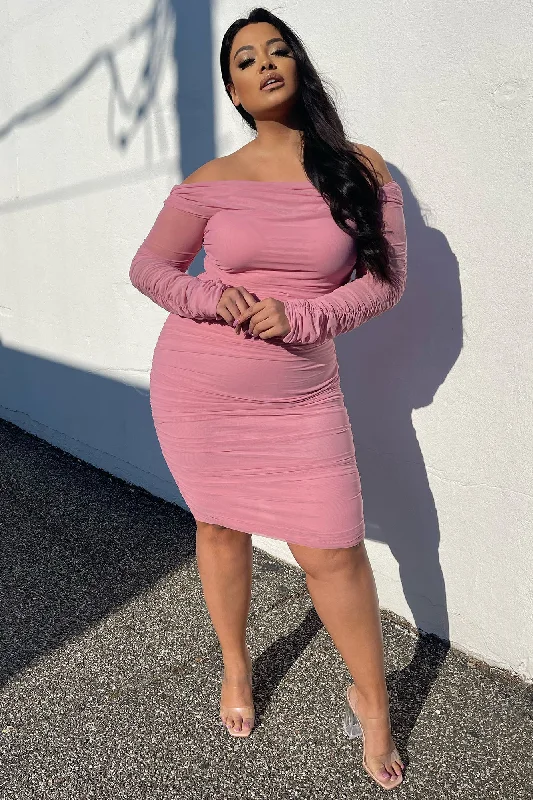 Ready In A Ruched Off Shoulder Midi Dress - Pink