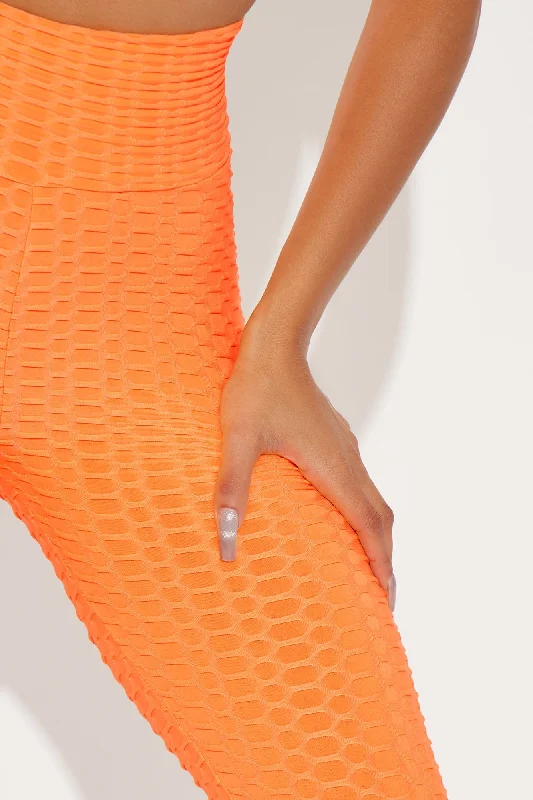 The Best Assets Textured Scrunch Butt Active Leggings - Orange